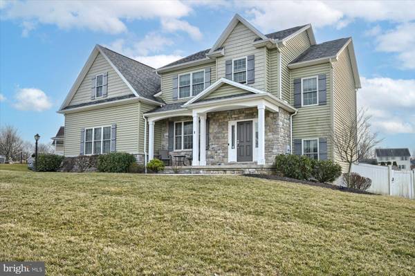 8 JEFFERSON DR, Carlisle, PA 17015