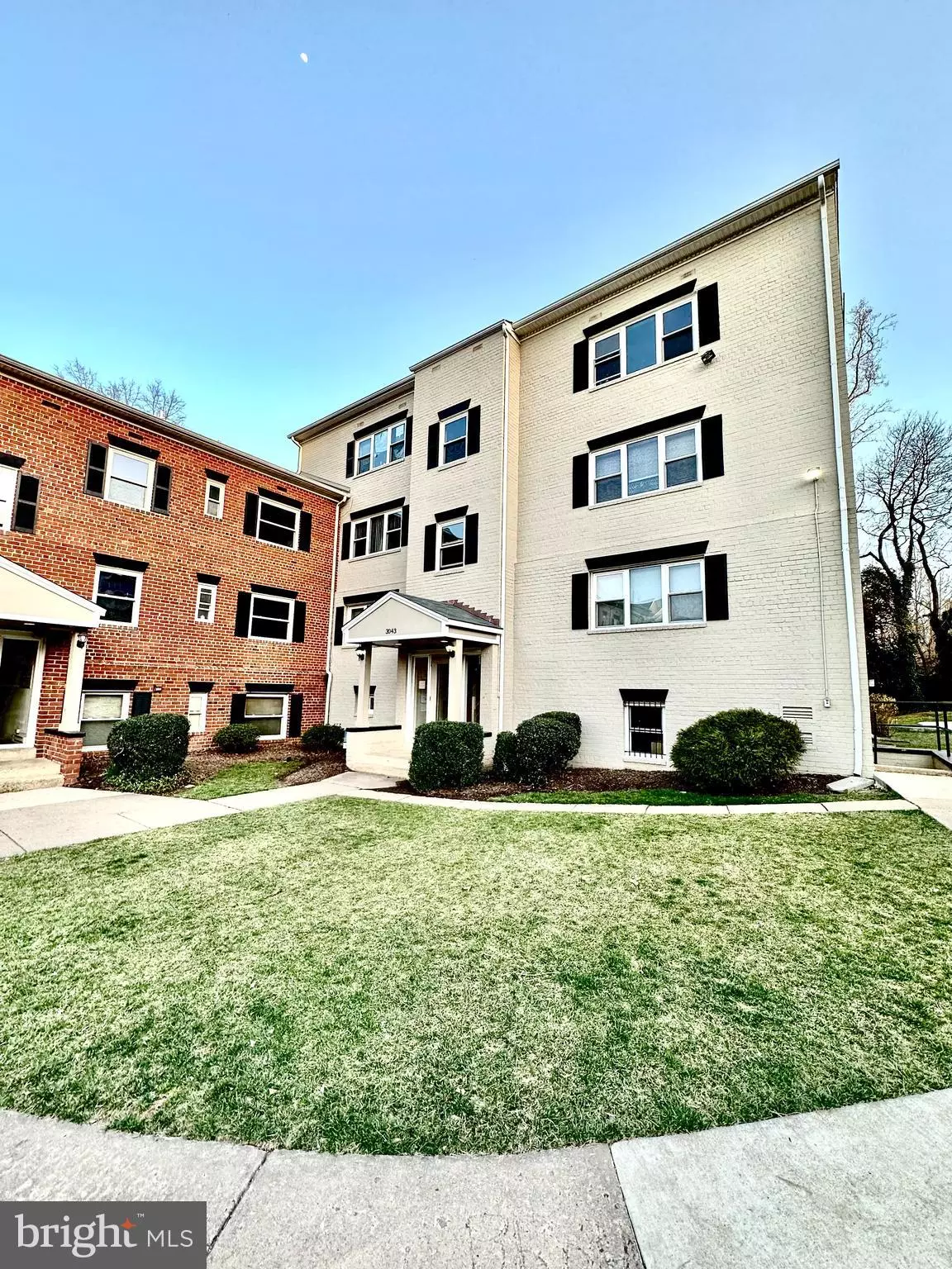 Falls Church, VA 22044,3043 PATRICK HENRY DR #302