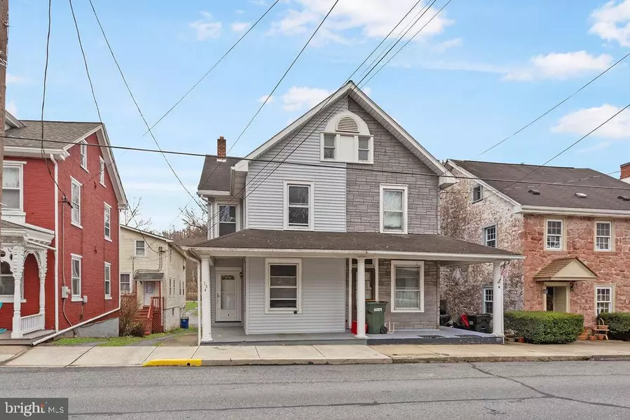 35 W MAIN ST, Adamstown, PA 19501