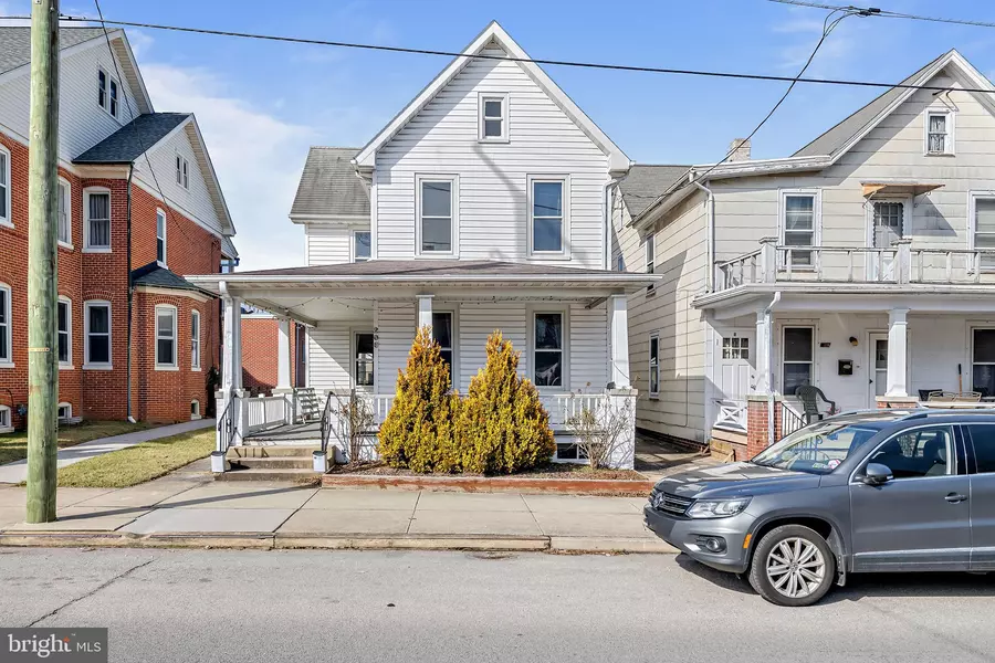 206 E MIDDLE ST, Hanover, PA 17331