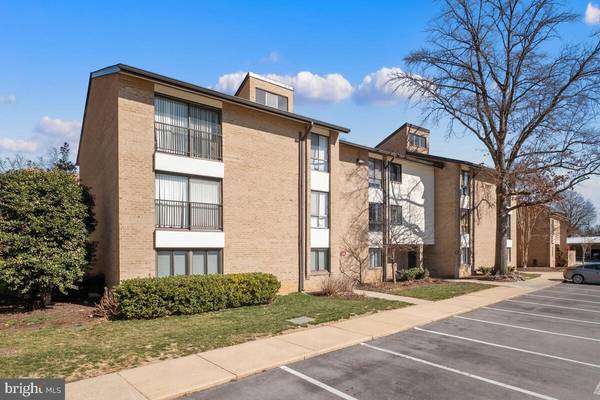 120 MONROE ST #302, Rockville, MD 20850