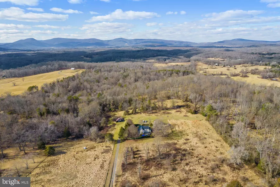 12142 CREST HILL RD, Hume, VA 22639