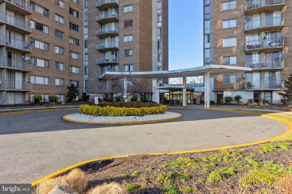 1836 METZEROTT RD #306, Adelphi, MD 20783