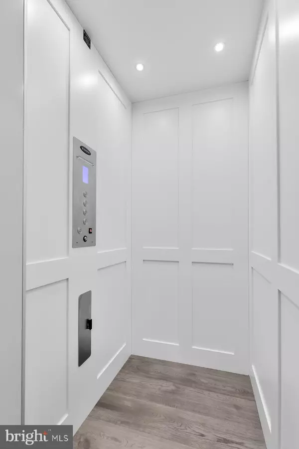 Alexandria, VA 22314,1115 E ABINGDON DR