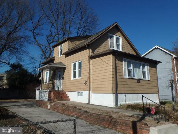 829 WALNUT ST, Collingdale, PA 19023