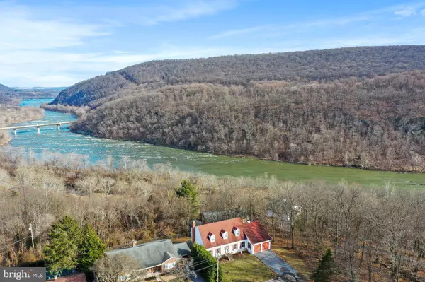 389 POINTFIELD DR, Harpers Ferry, WV 25425