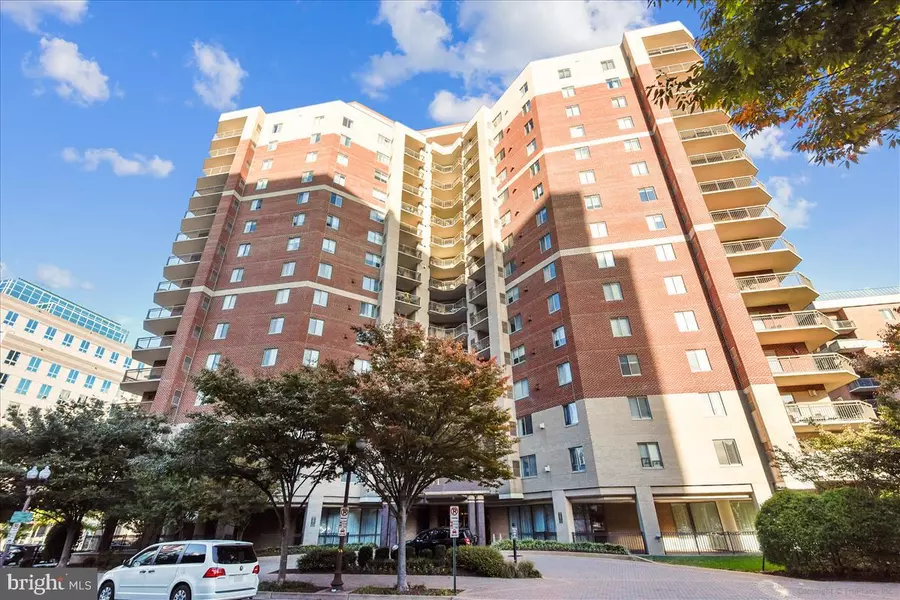 901 N MONROE ST #804, Arlington, VA 22201