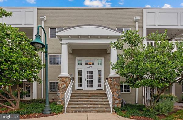 Arlington, VA 22204,4089 S FOUR MILE RUN DR #202