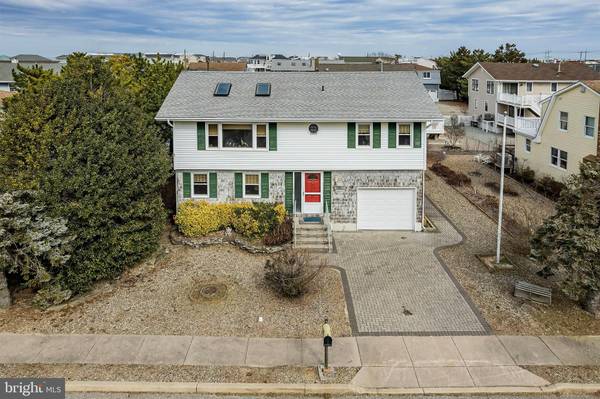 9 W HOLLYBANKS LN, Long Beach Township, NJ 08008