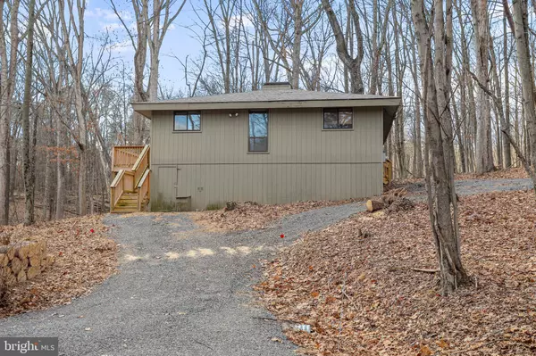 Hedgesville, WV 25427,799 THE WOODS RD