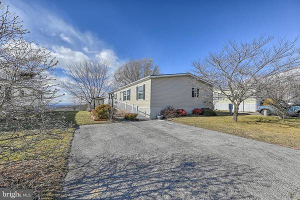 30 RAPTOR DR, Hanover, PA 17331