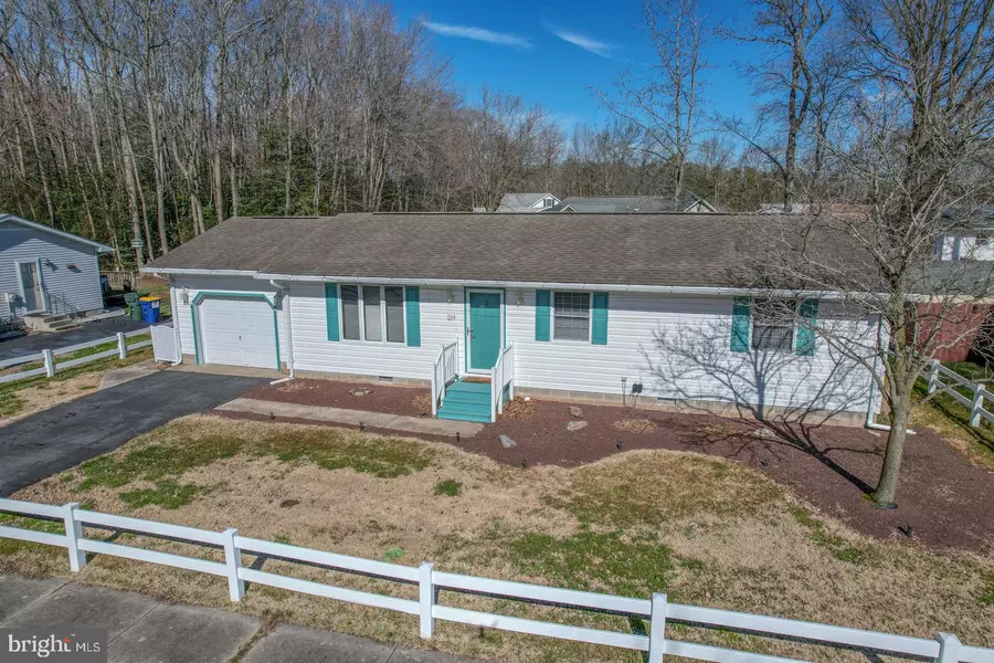 209 WOODS EDGE LN, Felton, DE 19943