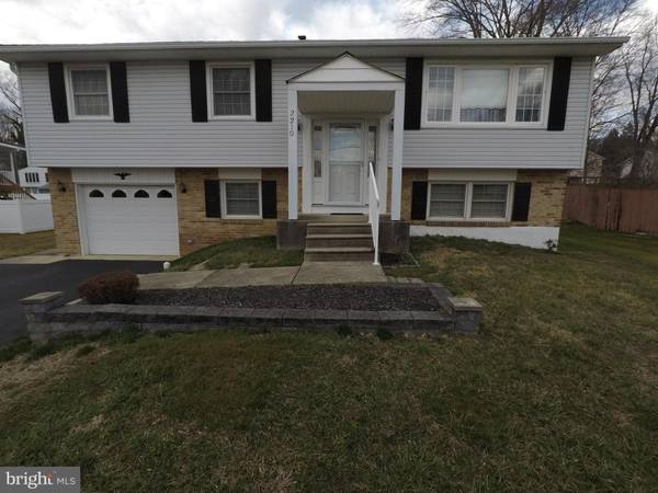 2210 WEIR RD, Aston, PA 19014