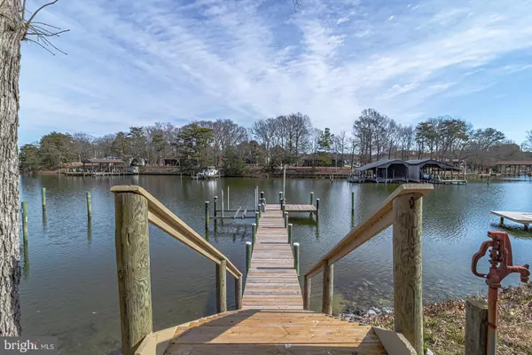 Reedville, VA 22539,562 OYSTER POINT DRIVE