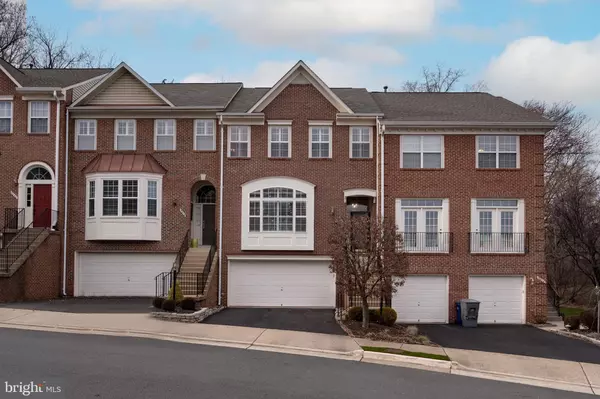 5616 GOVERNORS POND CIR, Alexandria, VA 22310