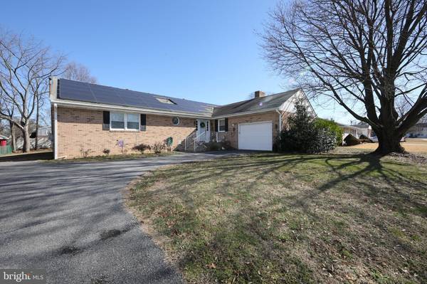 8 FAIRFIELD AVE, Pennsville, NJ 08070