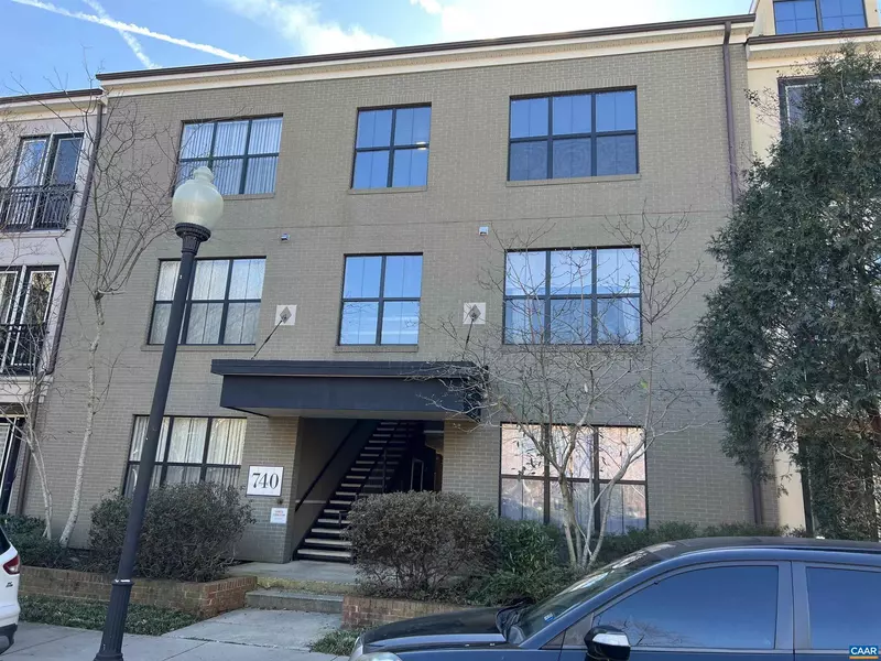 740 WALKER SQ #3A, Charlottesville, VA 22903