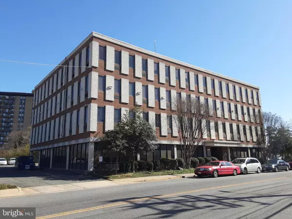 6121 LINCOLNIA RD #400, Alexandria, VA 22312