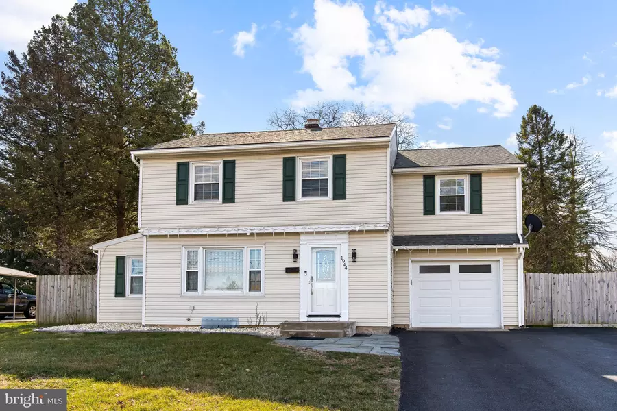 1944 HEMLOCK RD, Lancaster, PA 17603