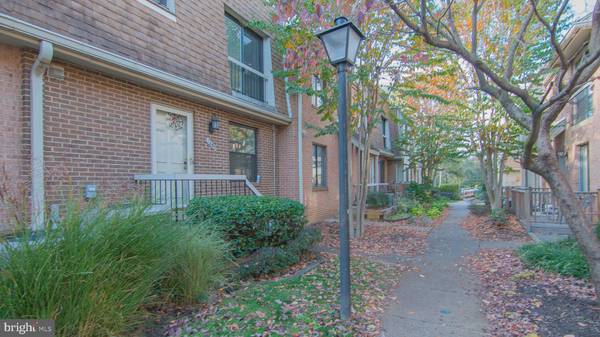 1685 KENWOOD AVE, Alexandria, VA 22302