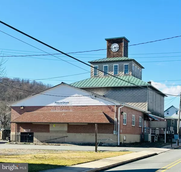 Bechtelsville, PA 19505,114-124 E CHESTNUT ST