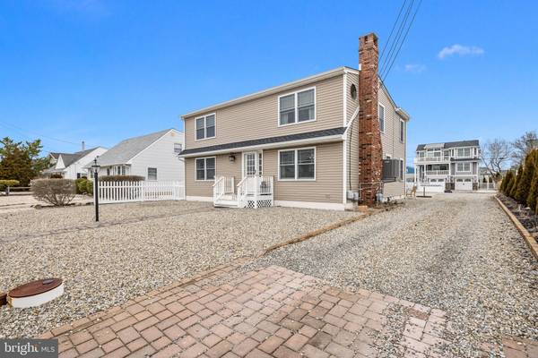 321 W 4TH ST, Ship Bottom, NJ 08008