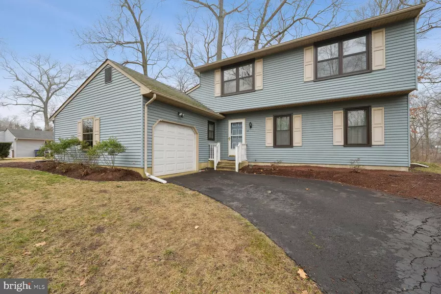 18 CROFT CT, Hainesport, NJ 08036