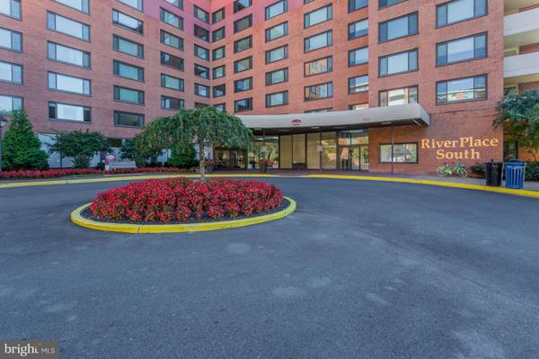 1011 ARLINGTON BLVD #528, Arlington, VA 22209