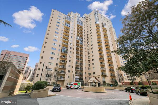 1211 S EADS ST #607, Arlington, VA 22202