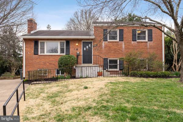 6108 22ND RD N, Arlington, VA 22205