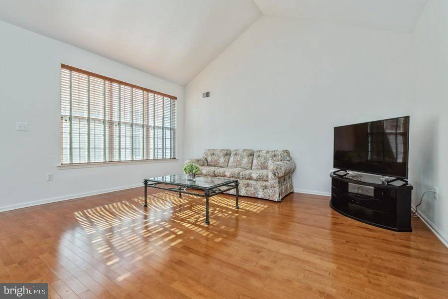 Monroe Township, NJ 08831,18 MISSY LN
