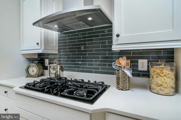 Fairfax, VA 22033,02 FAIR LAKES CT