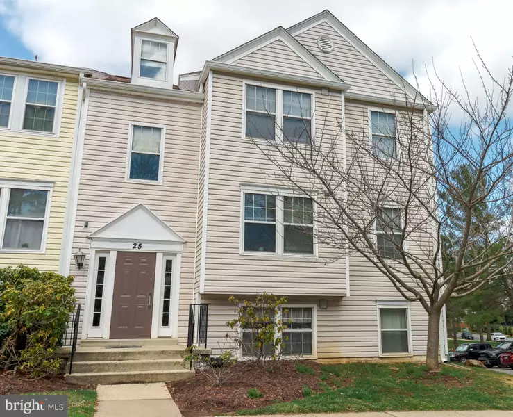 25 PICKERING CT #25-02, Germantown, MD 20874