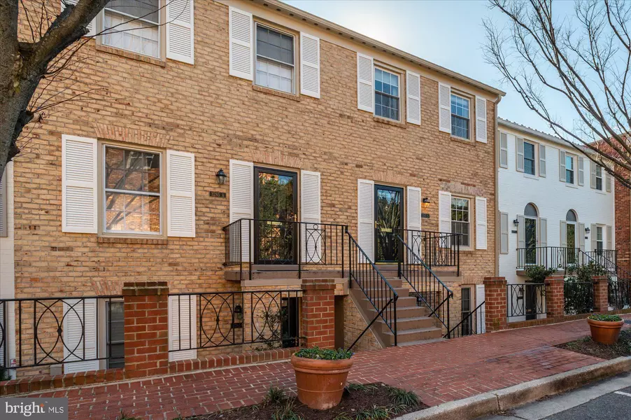 3285 SUTTON PL NW #B, Washington, DC 20016