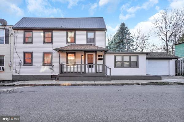 32 S LOCUST ST, Marietta, PA 17547