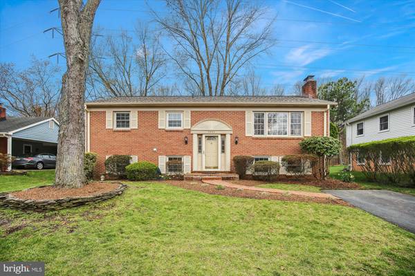 5443 BROADMOOR ST, Alexandria, VA 22315