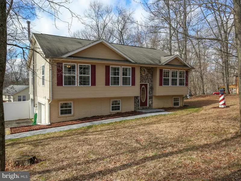 111 HONEYSUCKLE LN, Harpers Ferry, WV 25425