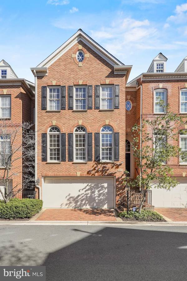 1661 HUNTING CREEK DR, Alexandria, VA 22314