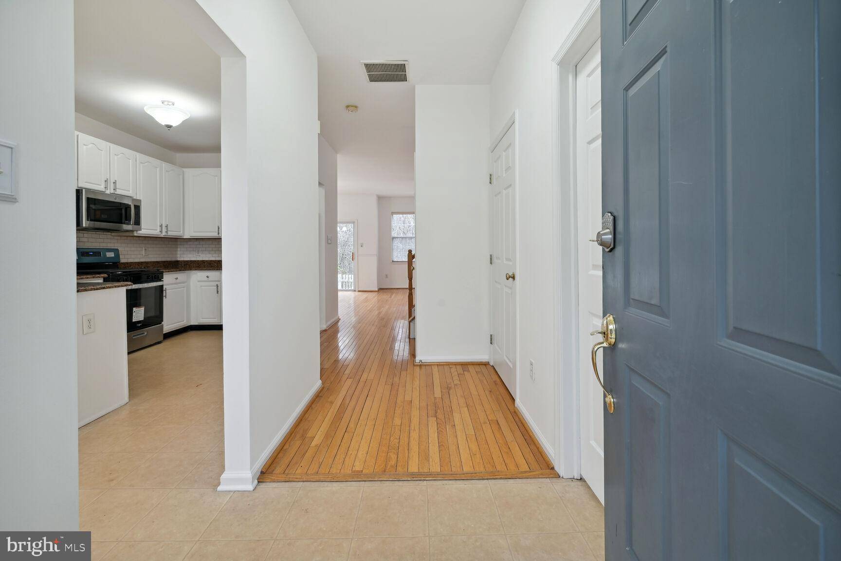 Trenton, NJ 08691,18 UXBRIDGE DR