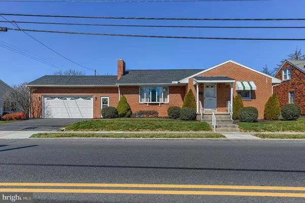 205 W ELM AVE, Hanover, PA 17331