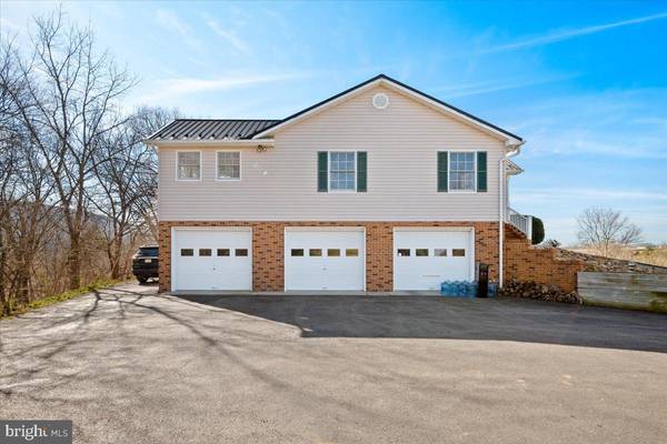 New Market, VA 22844,217 GREEN HILLS LN