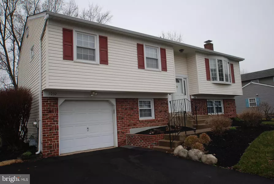 1032 CAROUSEL DR, Warminster, PA 18974