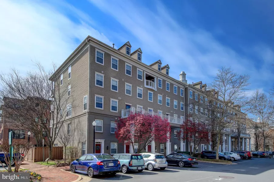 1304 ROUNDHOUSE LN #503, Alexandria, VA 22314