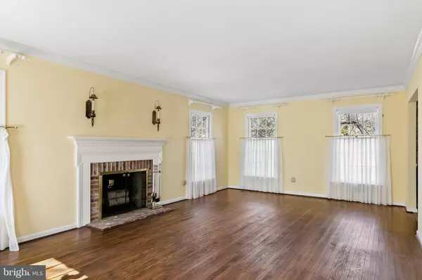 28 PARTRIDGE LN Cherry Hill, NJ 08003