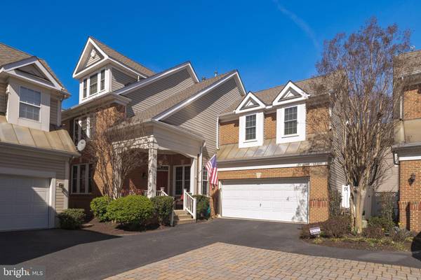 7010 LAWNWOOD CT, Fort Belvoir, VA 22060