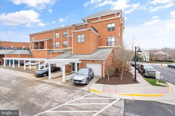 9020 LORTON STATION BLVD #108, Lorton, VA 22079