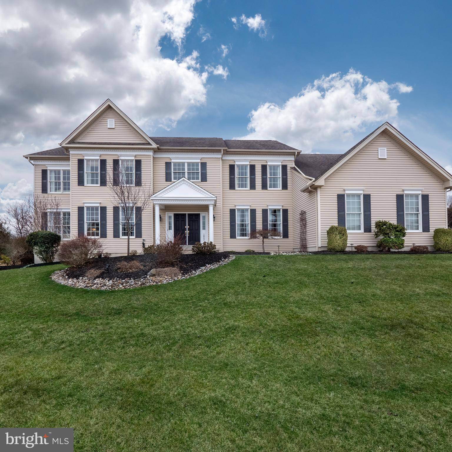 1852 VIOLA LN, Hellertown, PA 18055