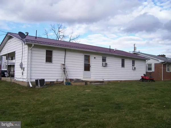 Moorefield, WV 26836,213 EISENHOWER DR