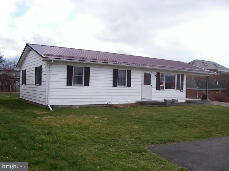 213 EISENHOWER DR, Moorefield, WV 26836