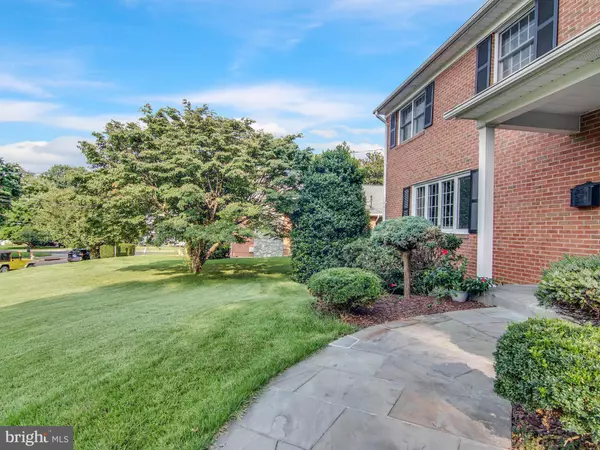 Mclean, VA 22101,6433 ALHAMBRA CT